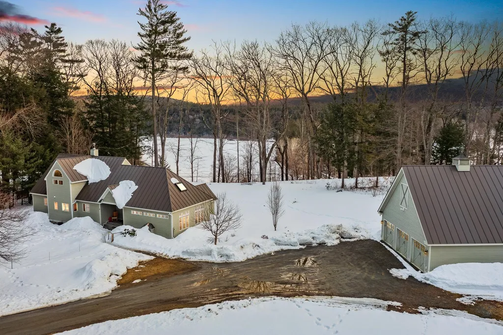 167 Morrill Bend Hartford VT 05059