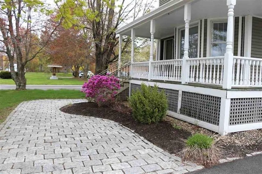 245 S Main Street Wolfeboro NH 03894