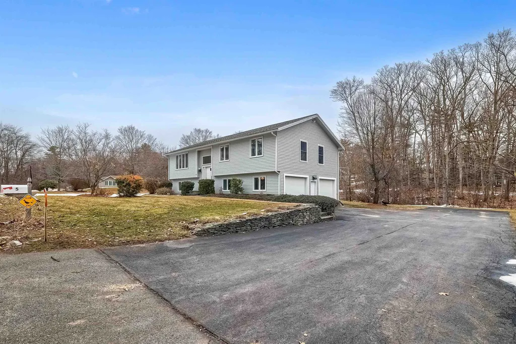 5 Alfred Drive Salem NH 03079