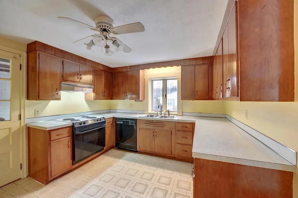 61 Post Road North Hampton NH 03862