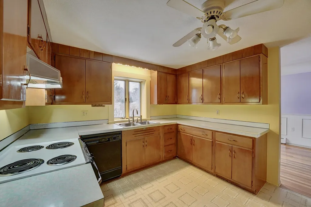 61 Post Road North Hampton NH 03862