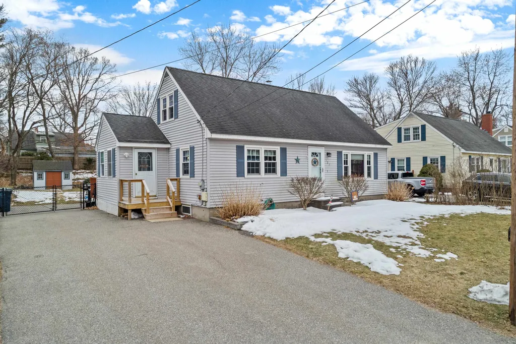 127 East Hobart Street Nashua NH 03060