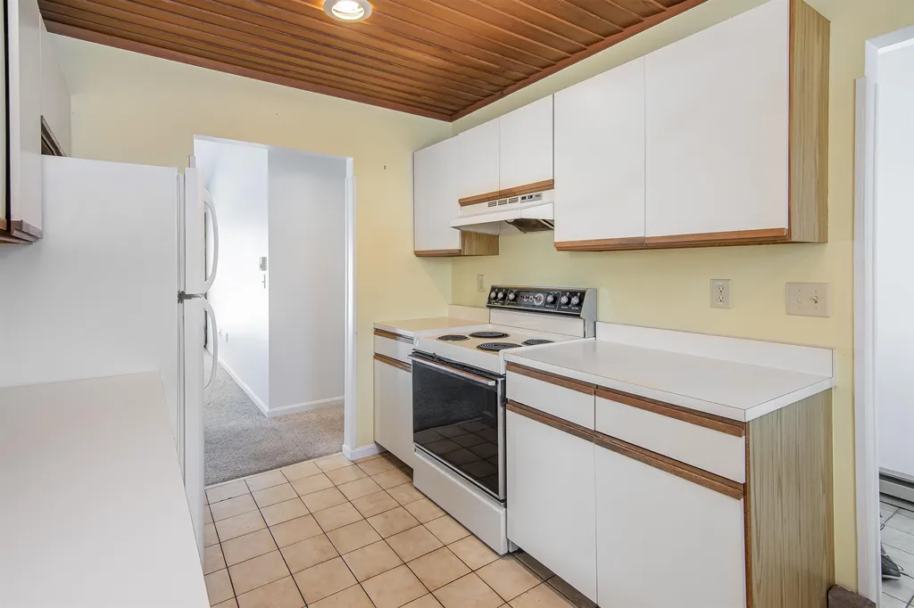 27 Conifer Court Burlington VT 05401