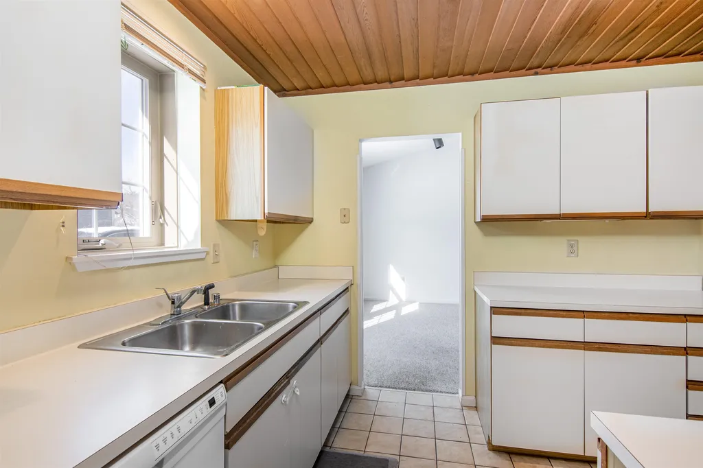 27 Conifer Court Burlington VT 05401