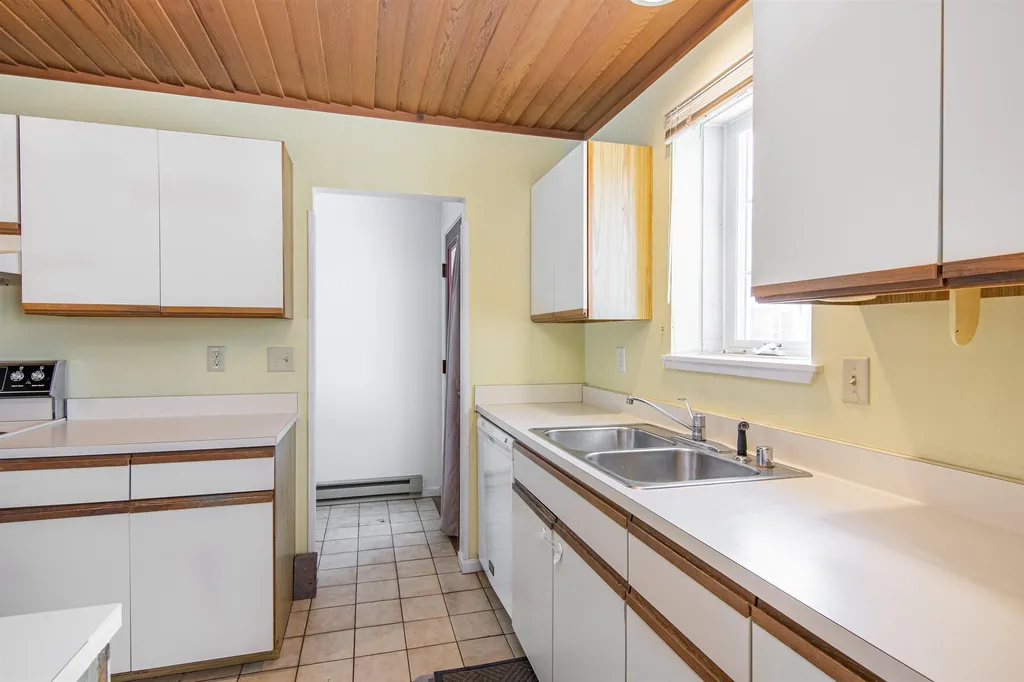 27 Conifer Court Burlington VT 05401