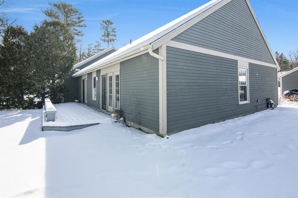 27 Conifer Court Burlington VT 05401