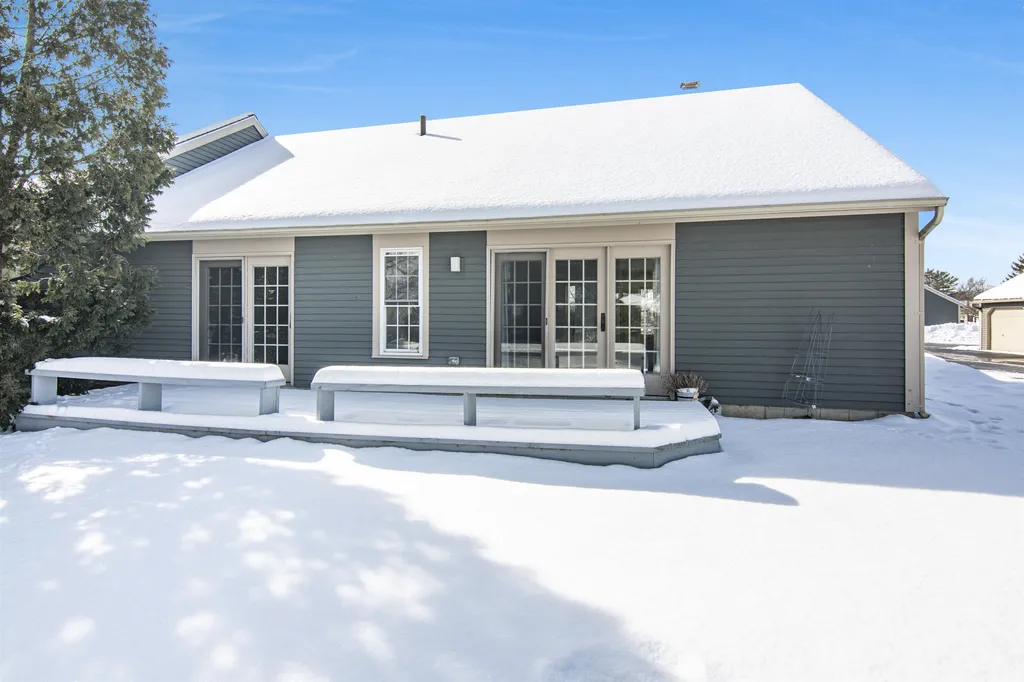 27 Conifer Court Burlington VT 05401