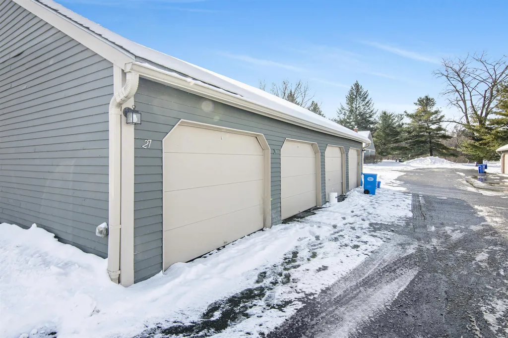 27 Conifer Court Burlington VT 05401