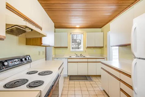 27 Conifer Court Burlington VT 05401
