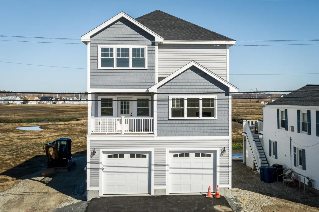 82 Island Path Hampton NH 03842