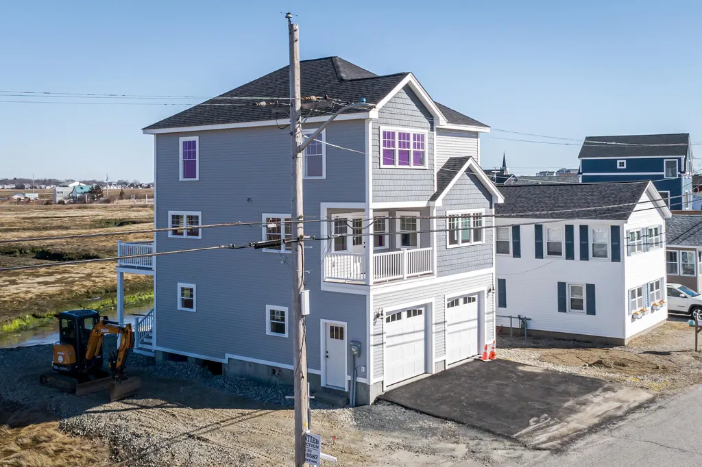 82 Island Path Hampton NH 03842
