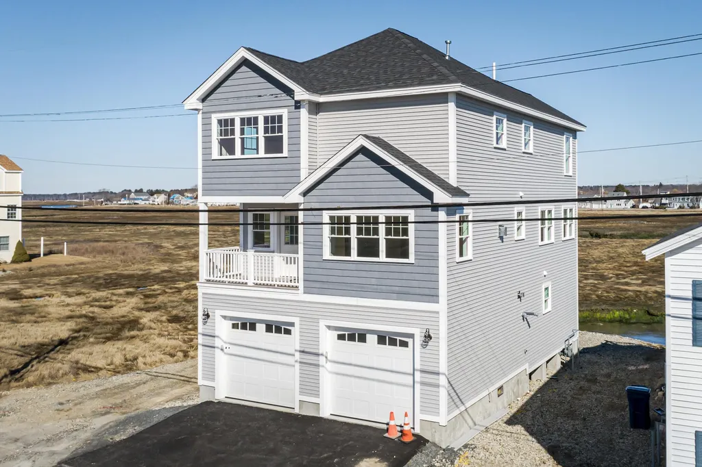 82 Island Path Hampton NH 03842