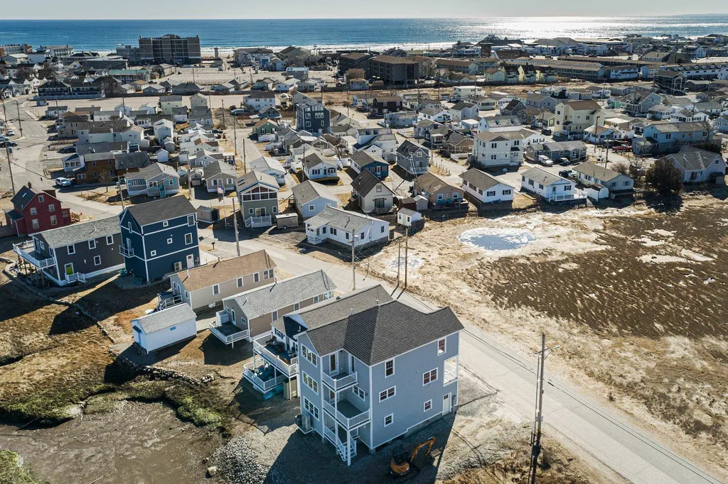 82 Island Path Hampton NH 03842