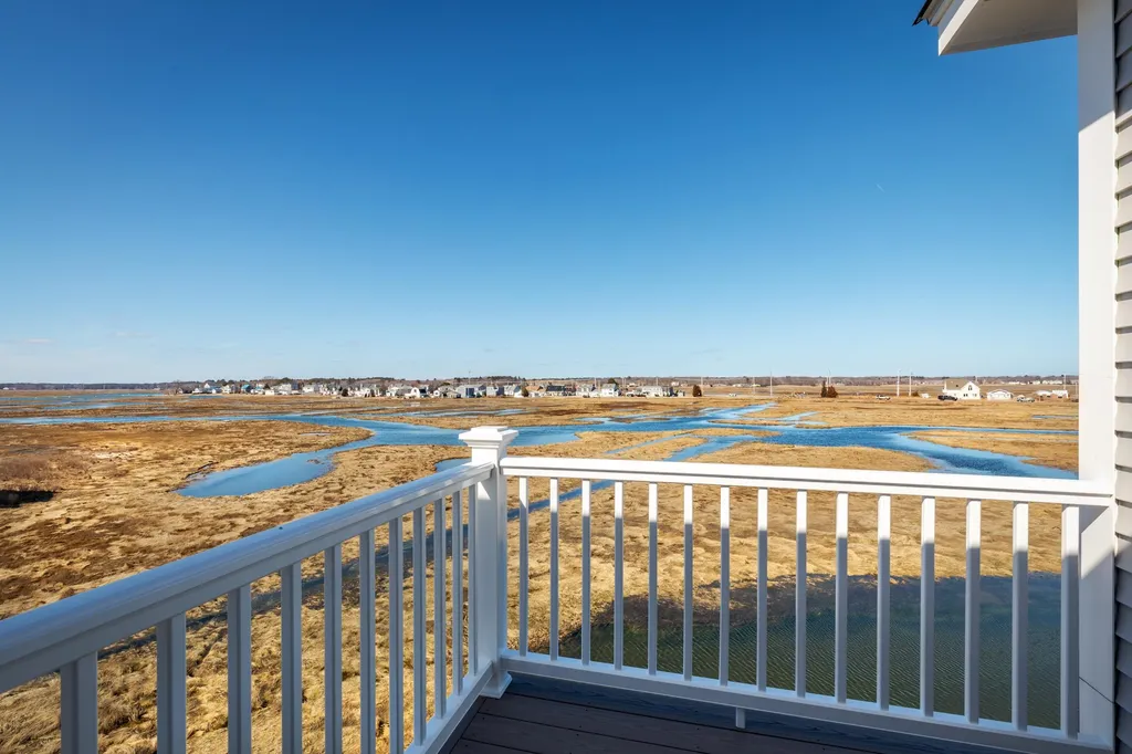 82 Island Path Hampton NH 03842