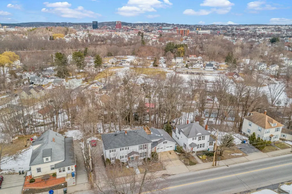 85 Mast Road Manchester NH 03102