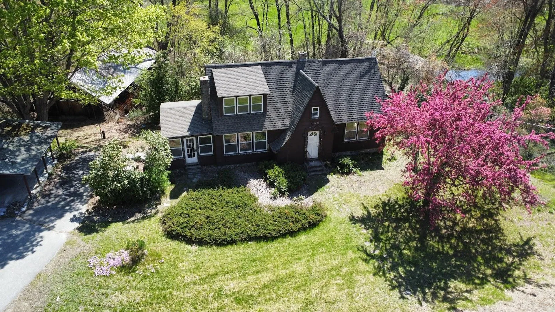 586 Mammoth Road Pelham NH 03076