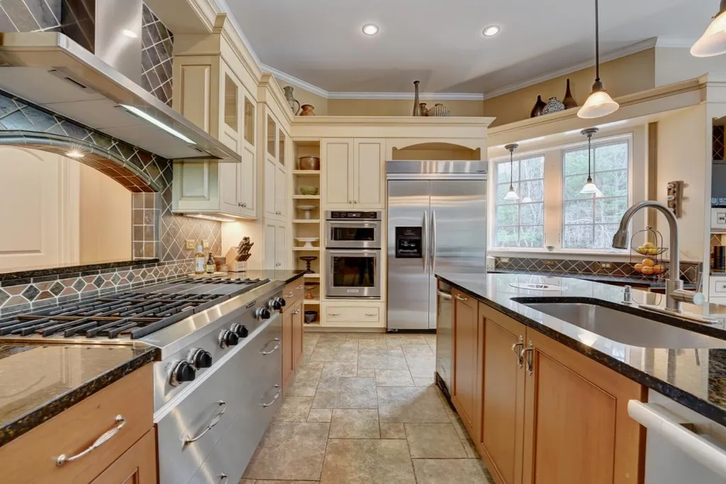 12 Whitehorse Drive Rye NH 03870