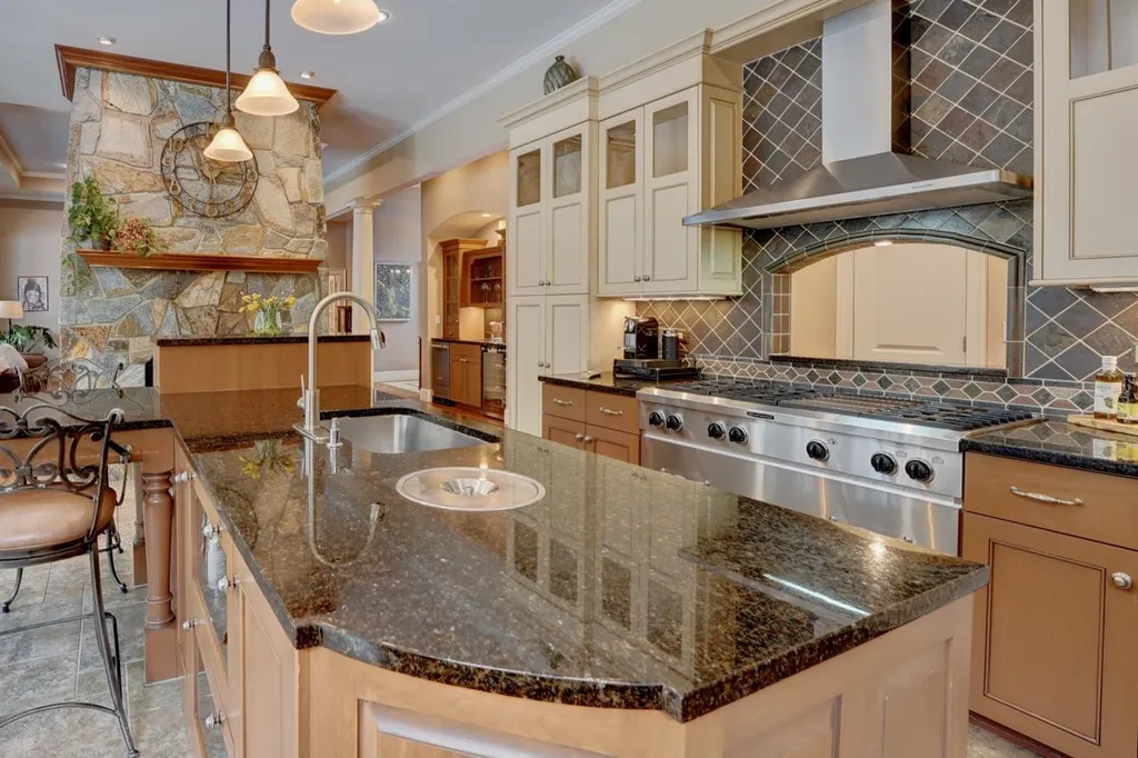 12 Whitehorse Drive Rye NH 03870