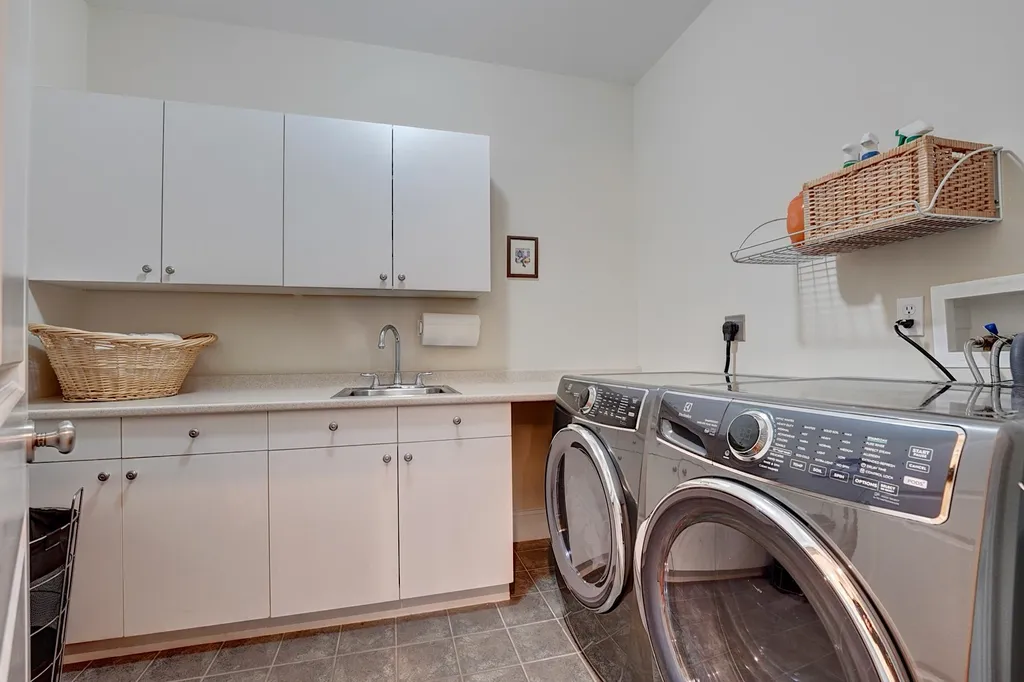 12 Whitehorse Drive Rye NH 03870