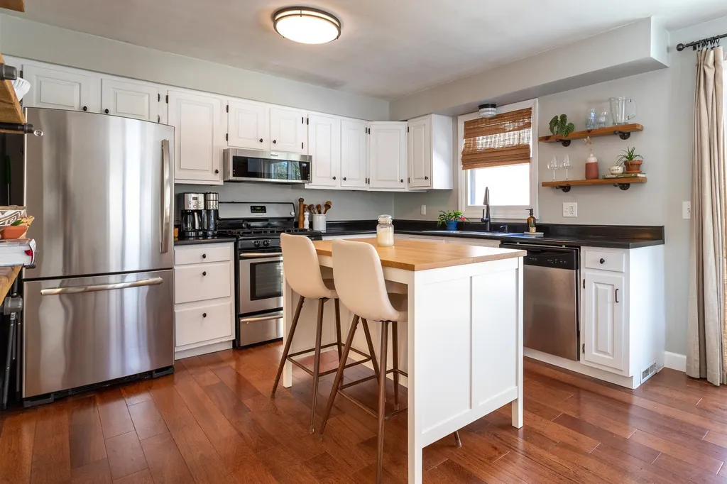 17 Tami Lane Epping NH 03042
