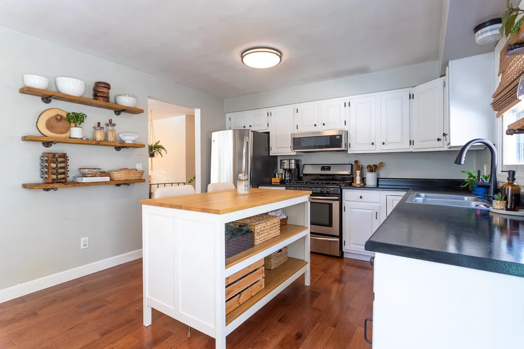 17 Tami Lane Epping NH 03042