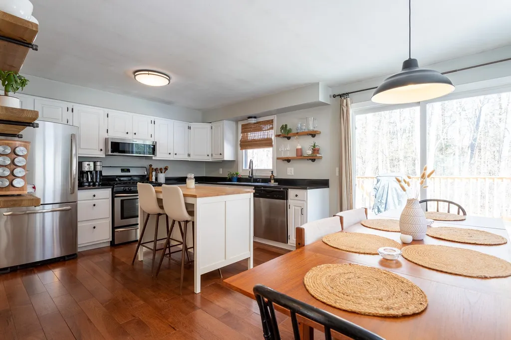 17 Tami Lane Epping NH 03042