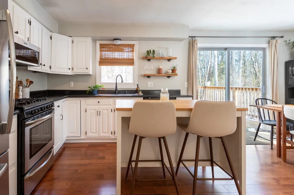17 Tami Lane Epping NH 03042