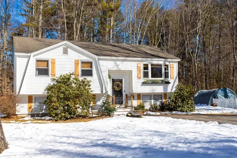 17 Tami Lane Epping NH 03042
