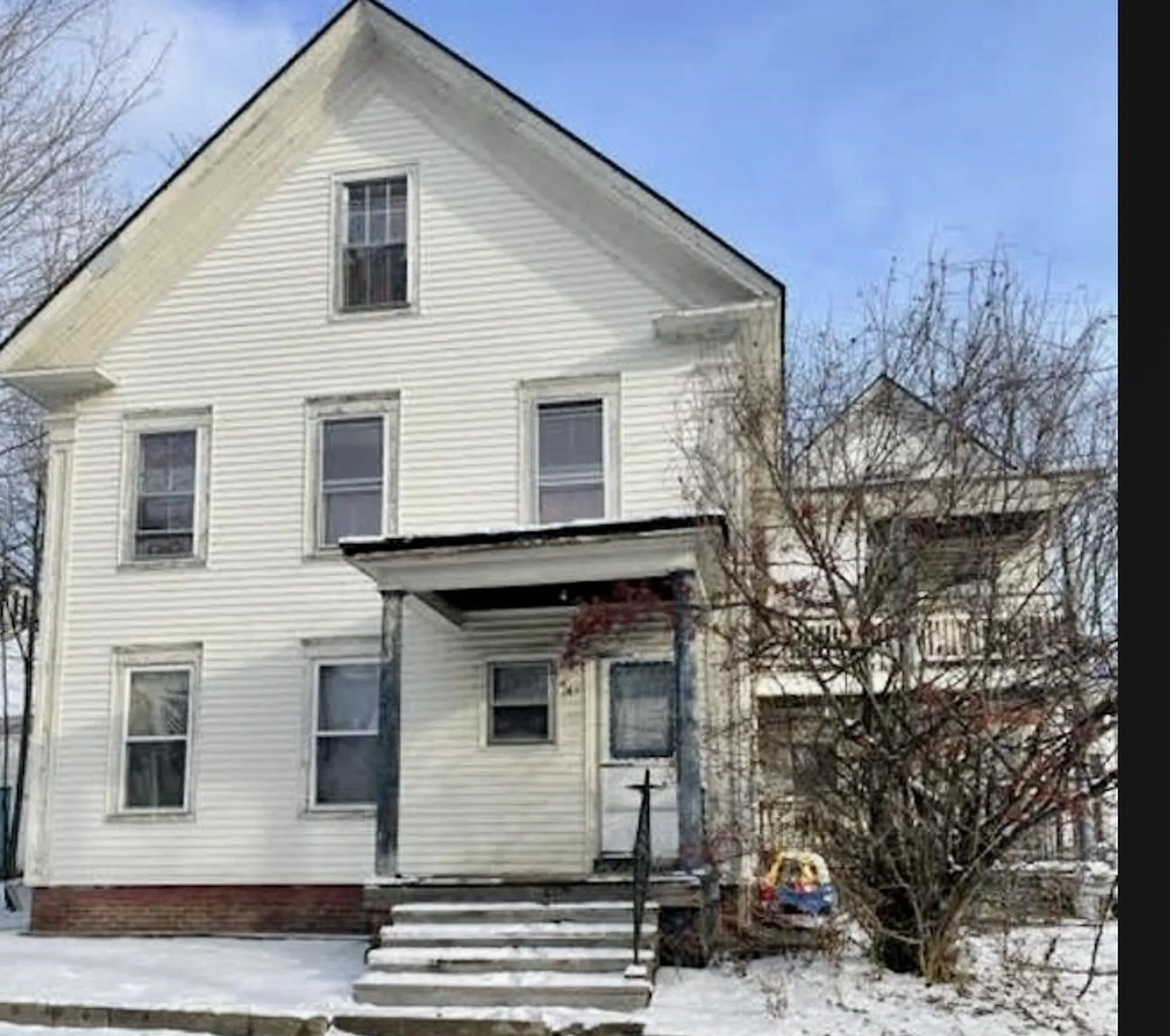 14 Spruce Avenue Claremont NH 03743