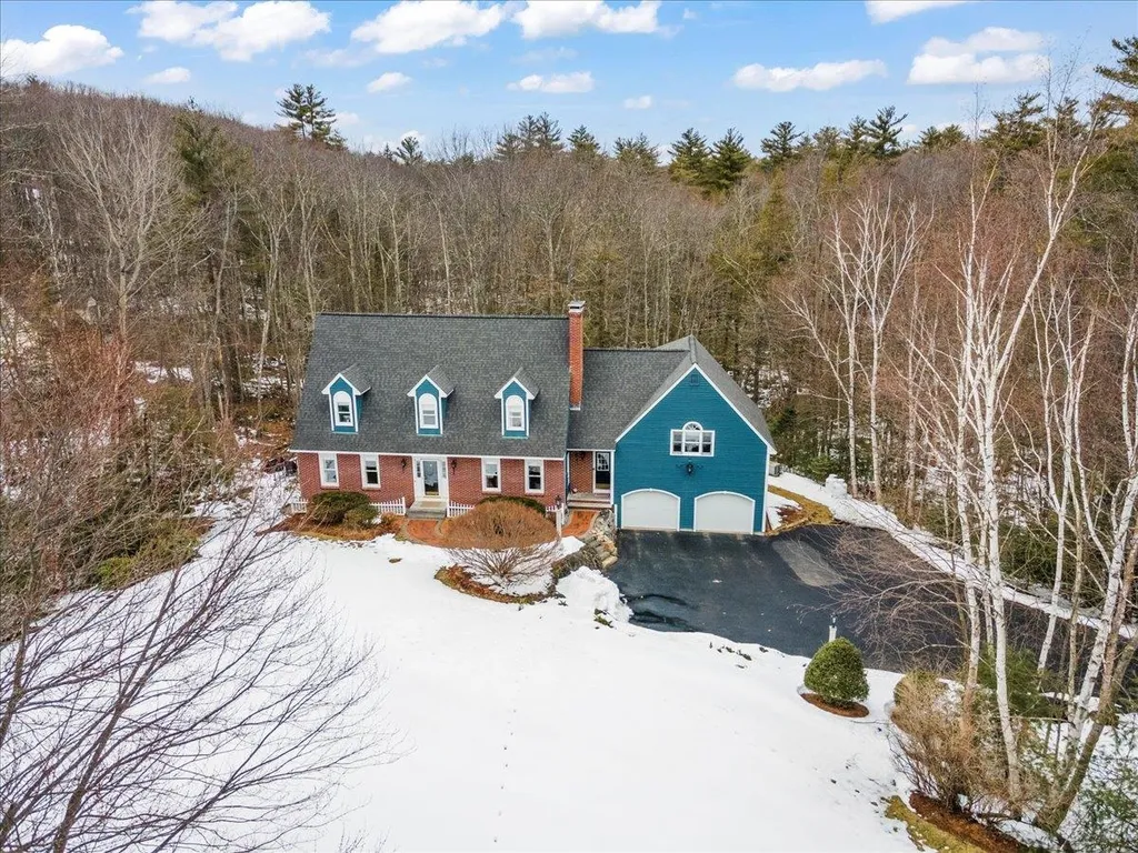 103 Hitching Post Lane Bedford NH 03110