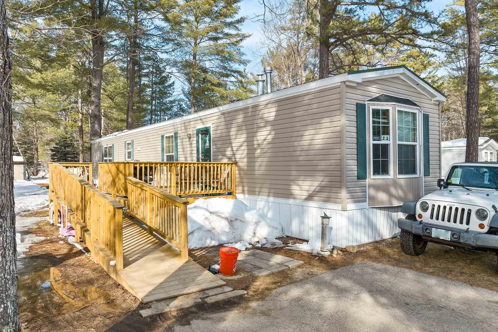 21 Black Bear Road Tamworth NH 03886