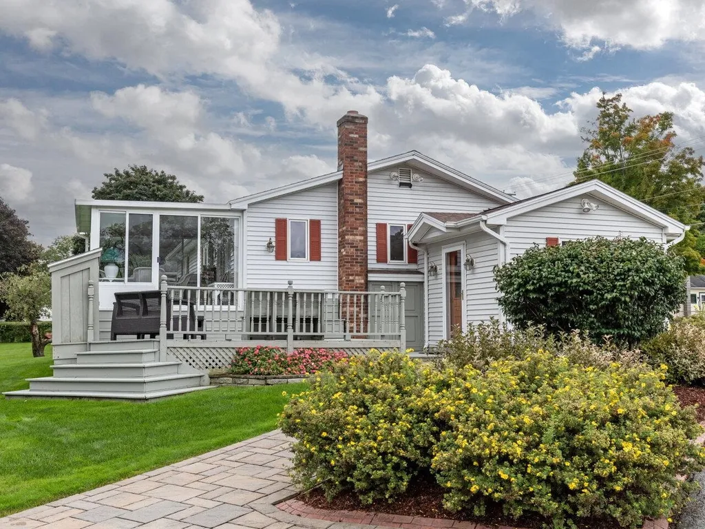 651 Falls Road Shelburne VT 05482