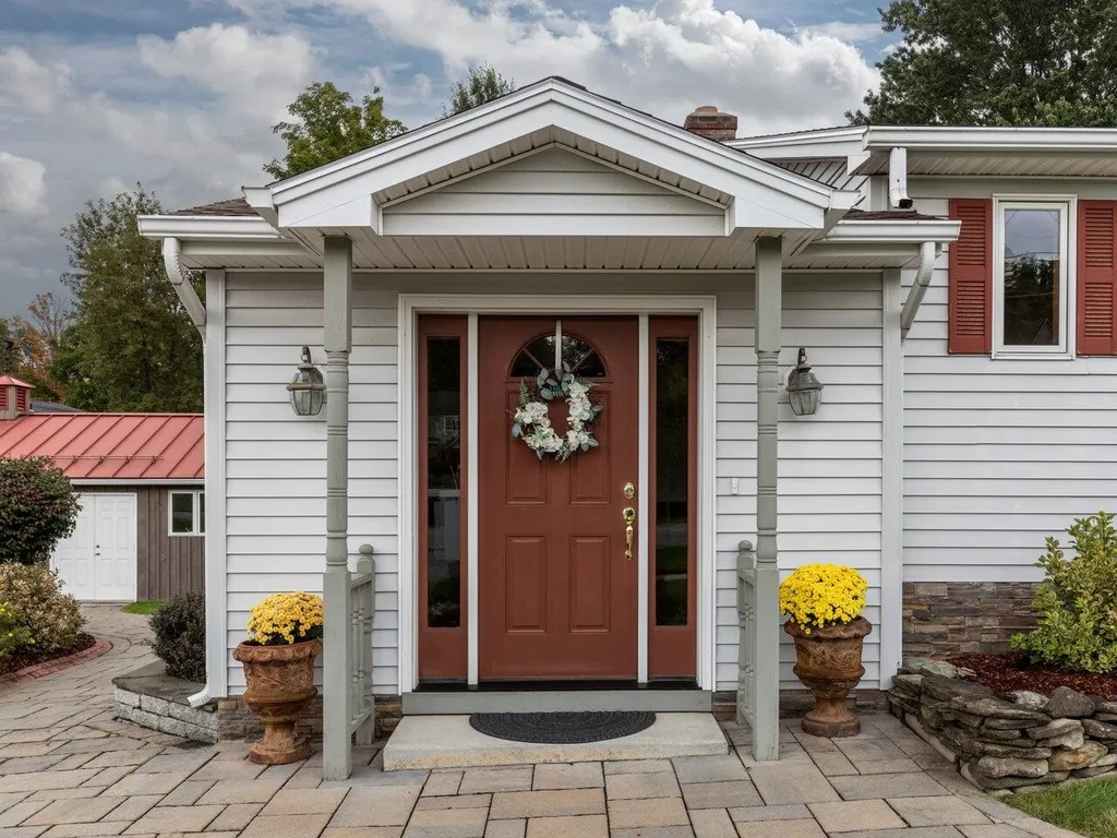 651 Falls Road Shelburne VT 05482