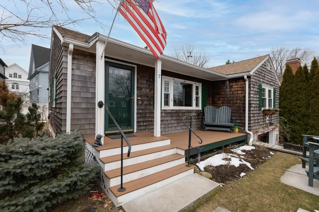 7 Piscataqua Street New Castle NH 03854