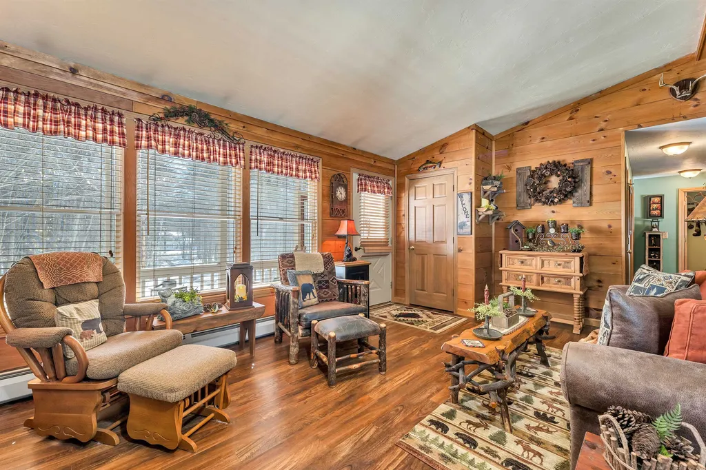 15 Friar Tuck Way Wolfeboro NH 03894