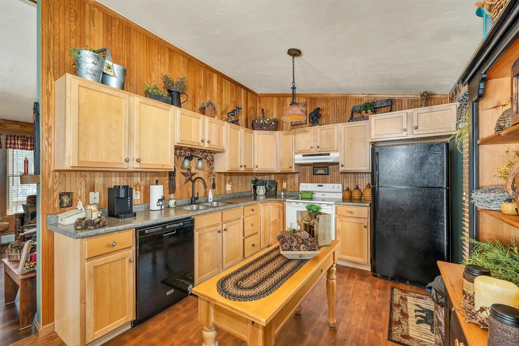 15 Friar Tuck Way Wolfeboro NH 03894