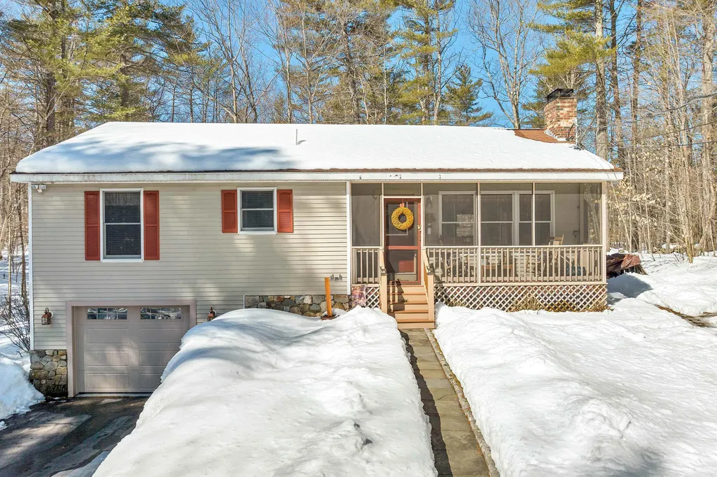 15 Friar Tuck Way Wolfeboro NH 03894