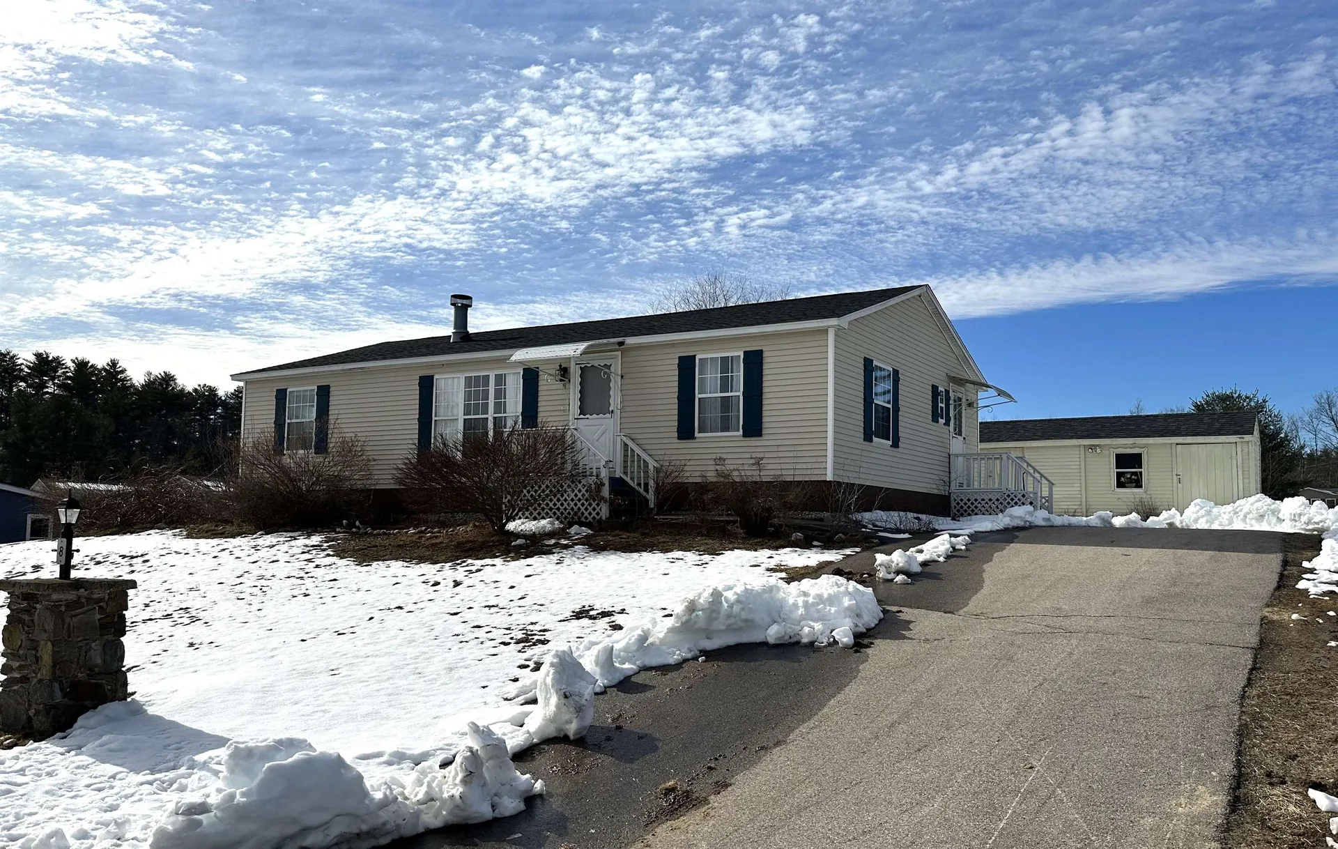 8 Lilac Court Raymond NH 03077