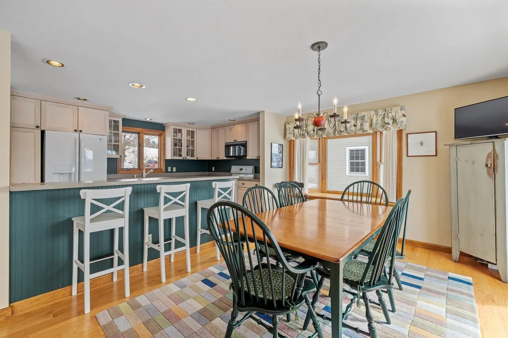 22 Mohawk Trail Bridgewater NH 03222