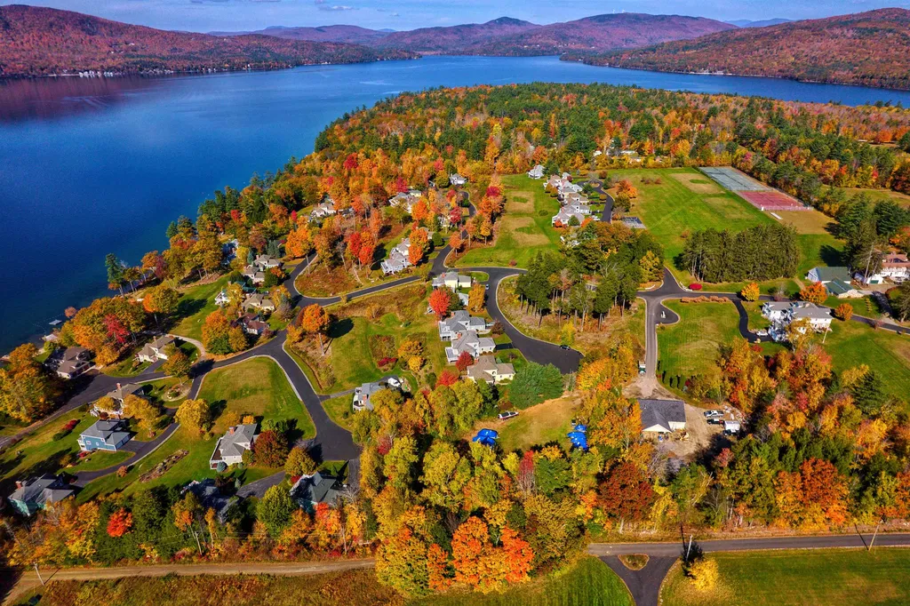 22 Mohawk Trail Bridgewater NH 03222