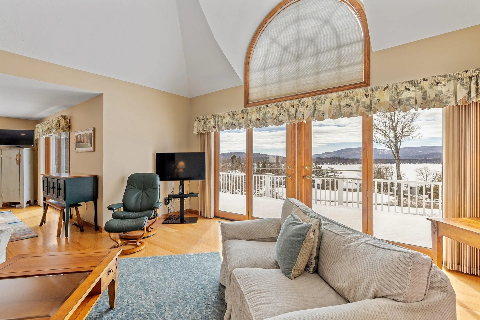 22 Mohawk Trail Bridgewater NH 03222