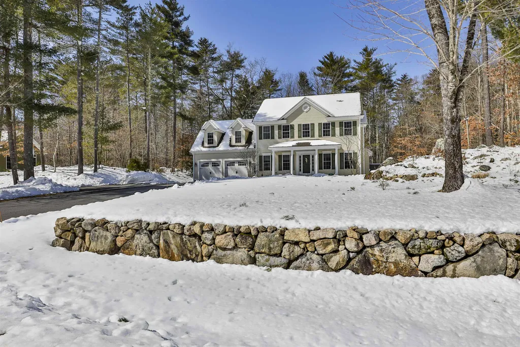 22 Hawthorne Drive Auburn NH 03032