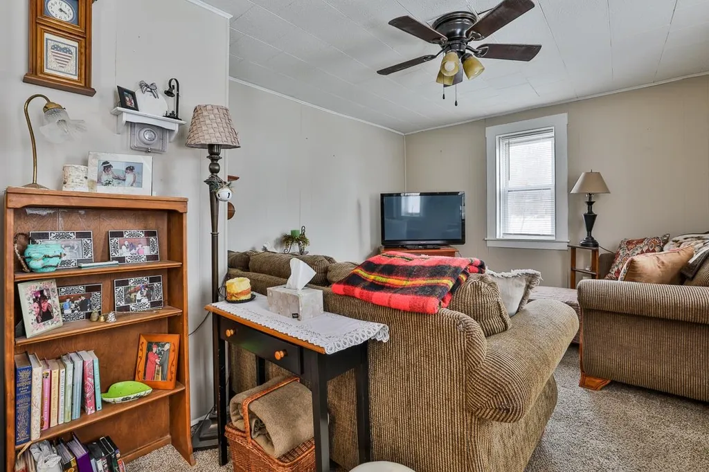 59 Oak Street Milford NH 03055