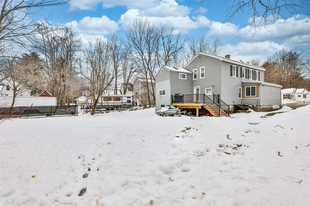 59 Oak Street Milford NH 03055