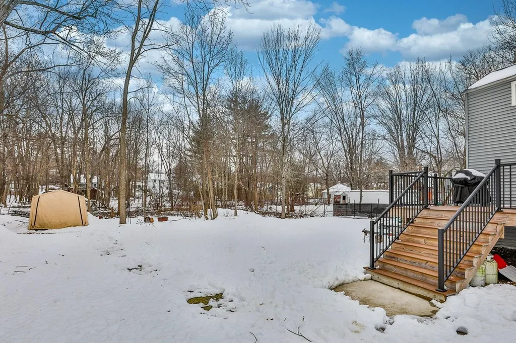 59 Oak Street Milford NH 03055