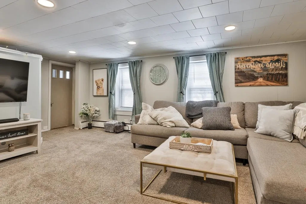 59 Oak Street Milford NH 03055