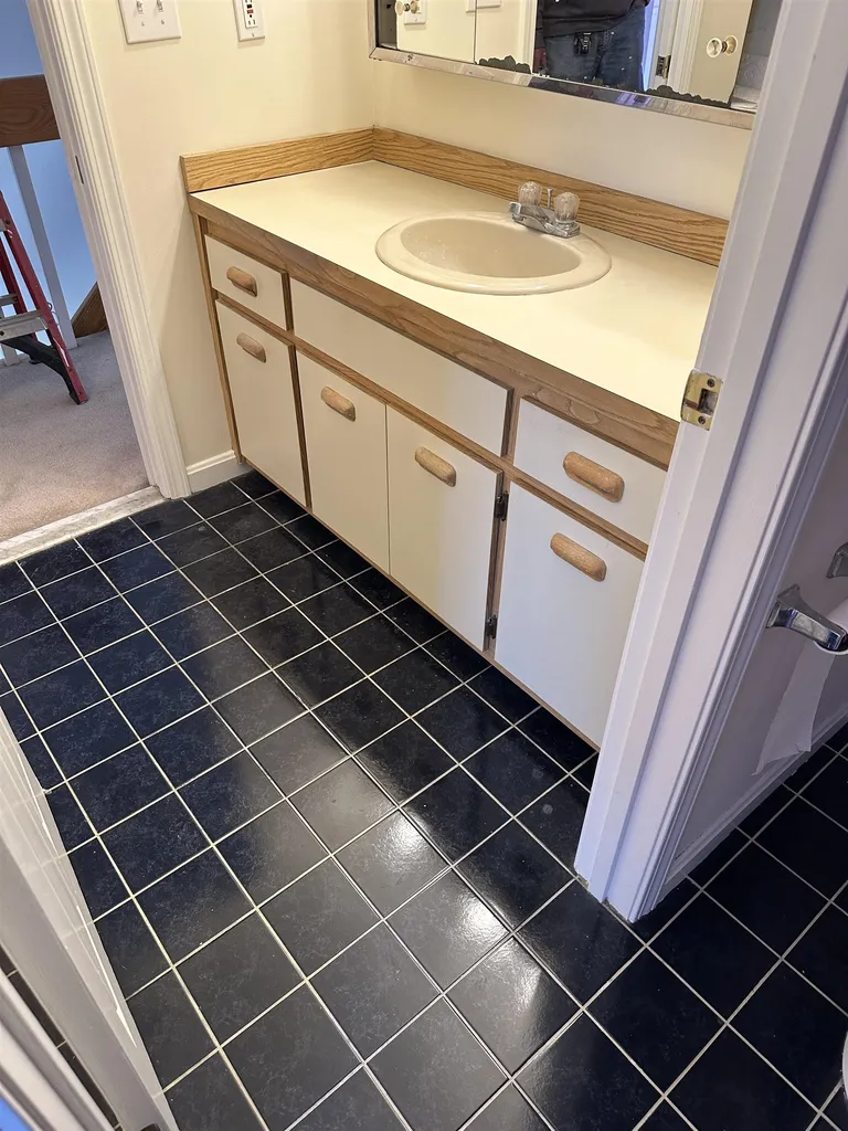 12 Carson Circle Nashua NH 03062