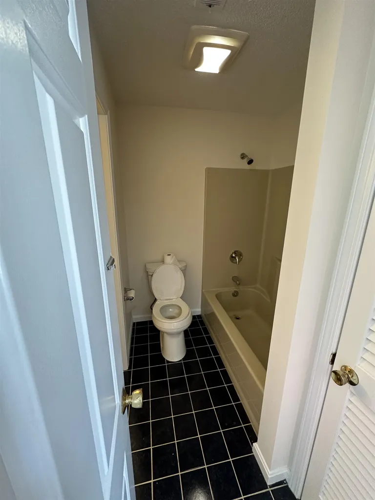 12 Carson Circle Nashua NH 03062