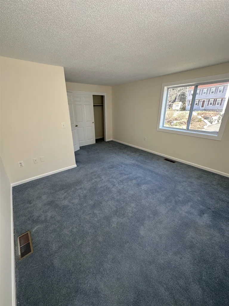 12 Carson Circle Nashua NH 03062