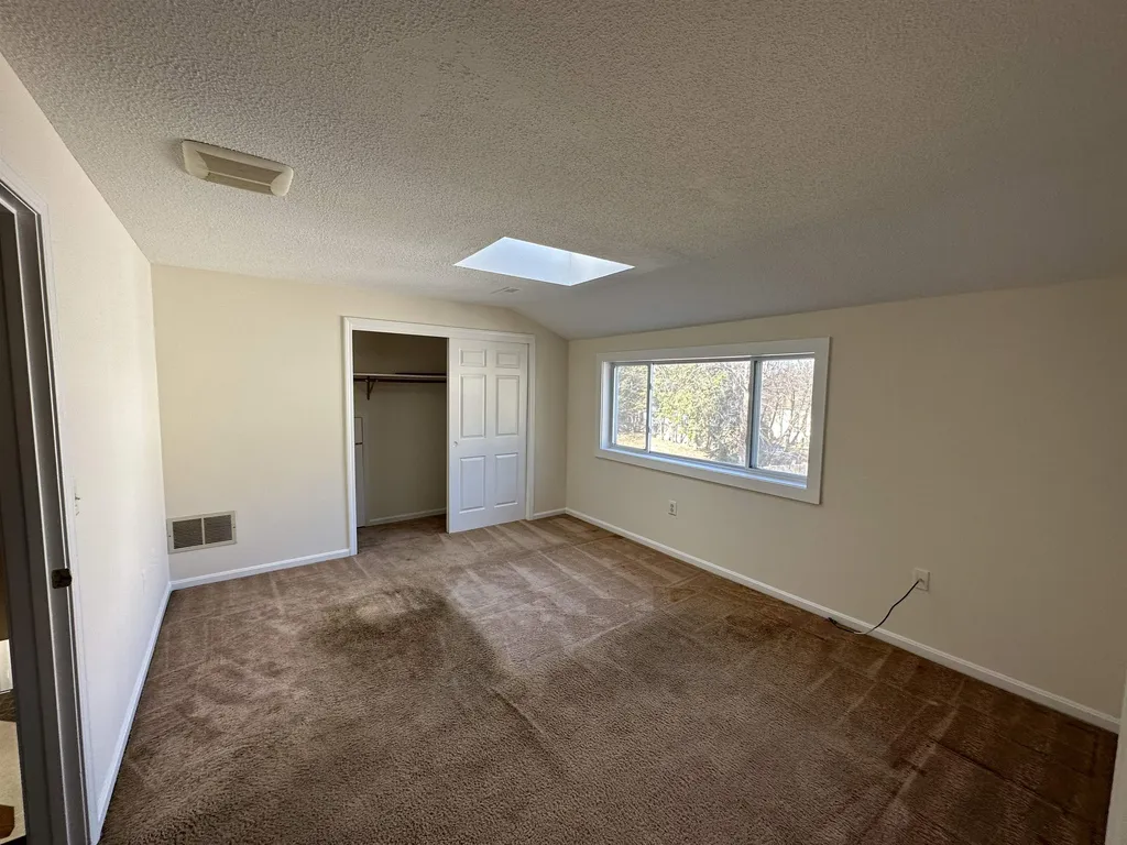 12 Carson Circle Nashua NH 03062